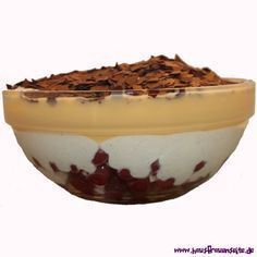 Pairing Ideas: Serving Creamy Eierlikör Coffee with Desserts